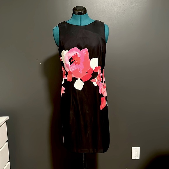 Size 6 unlined mini dress. Very cute on! - Picture 1 of 2